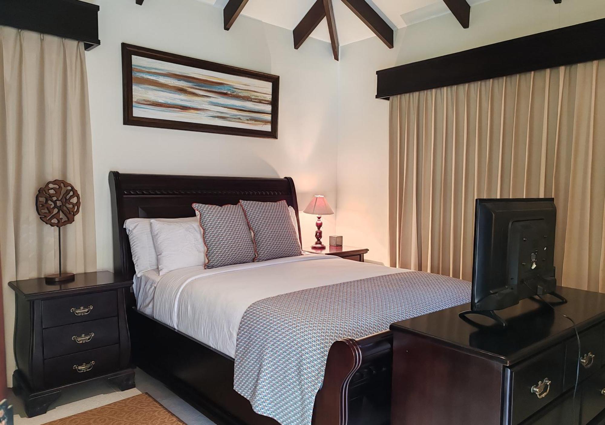 Marenaz Oceanfront Hotel